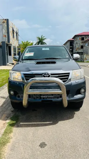 Toyota Hilux 2015 Gray
