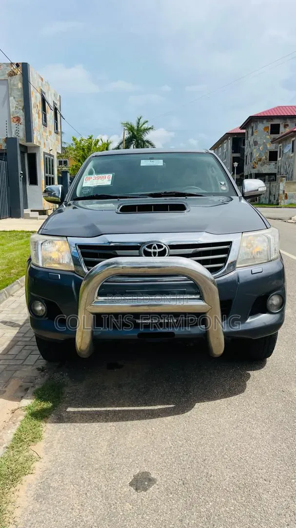 Toyota Hilux 2015 Gray