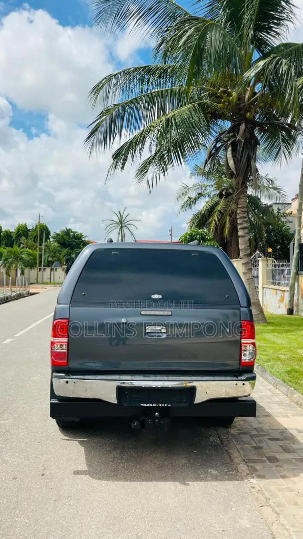 Toyota Hilux 2015 Gray