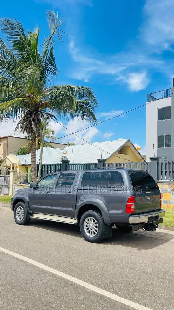 Toyota Hilux 2015 Gray