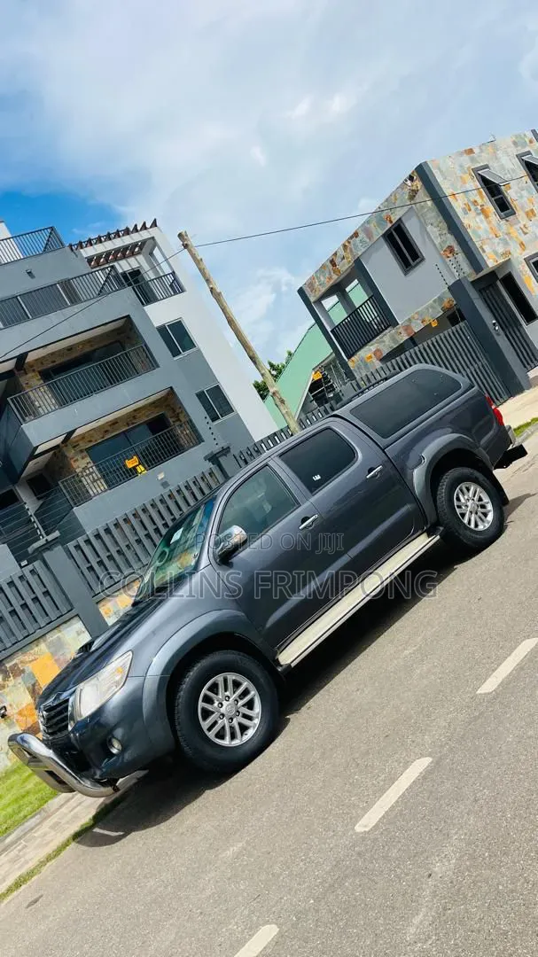 Toyota Hilux 2015 Gray