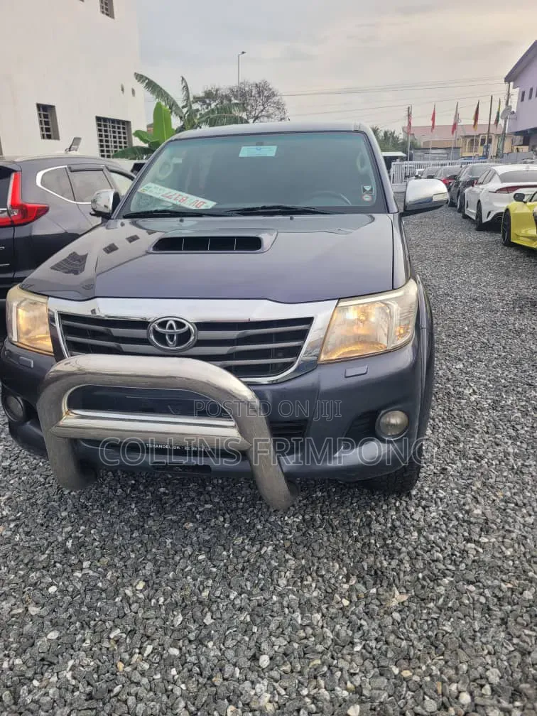 Toyota Hilux 2015 Gray