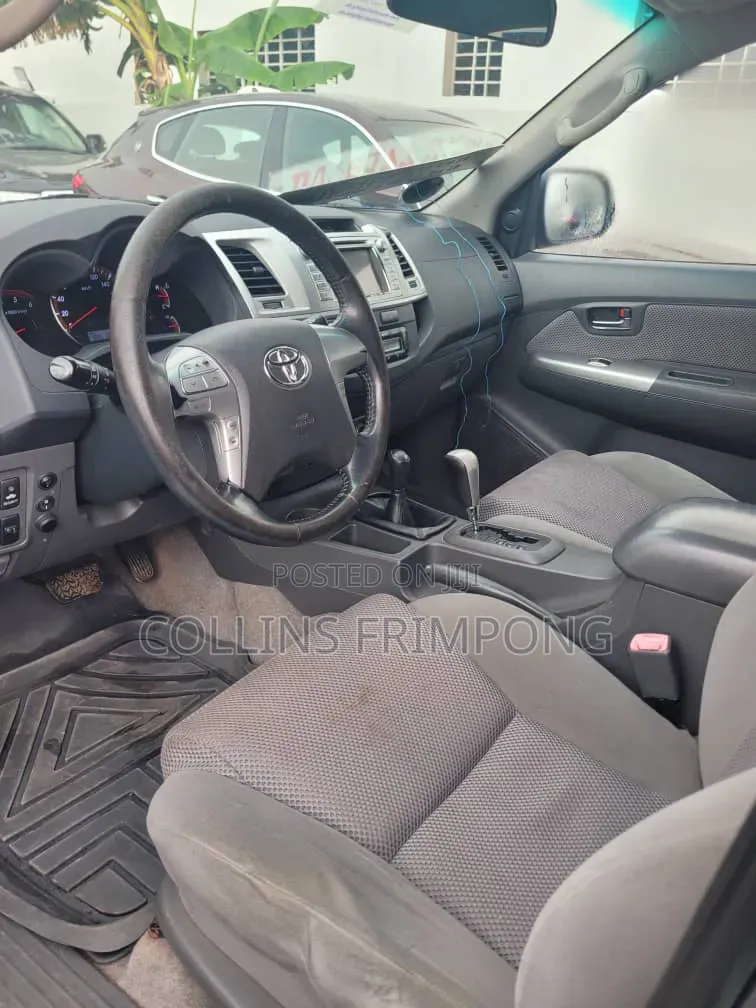 Toyota Hilux 2015 Gray