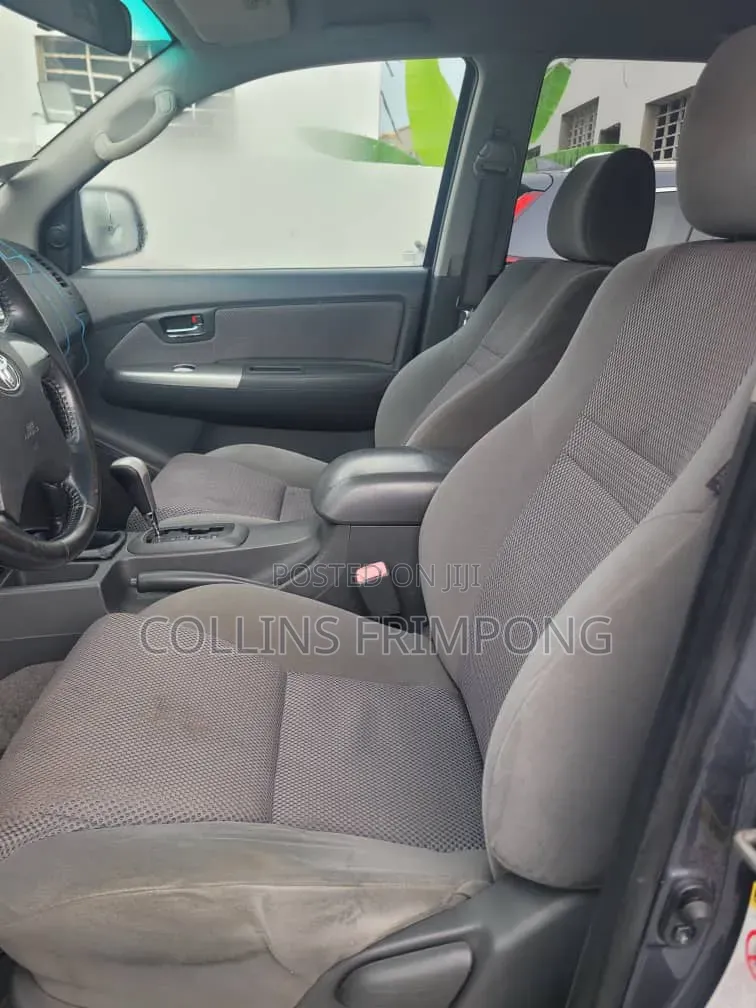 Toyota Hilux 2015 Gray