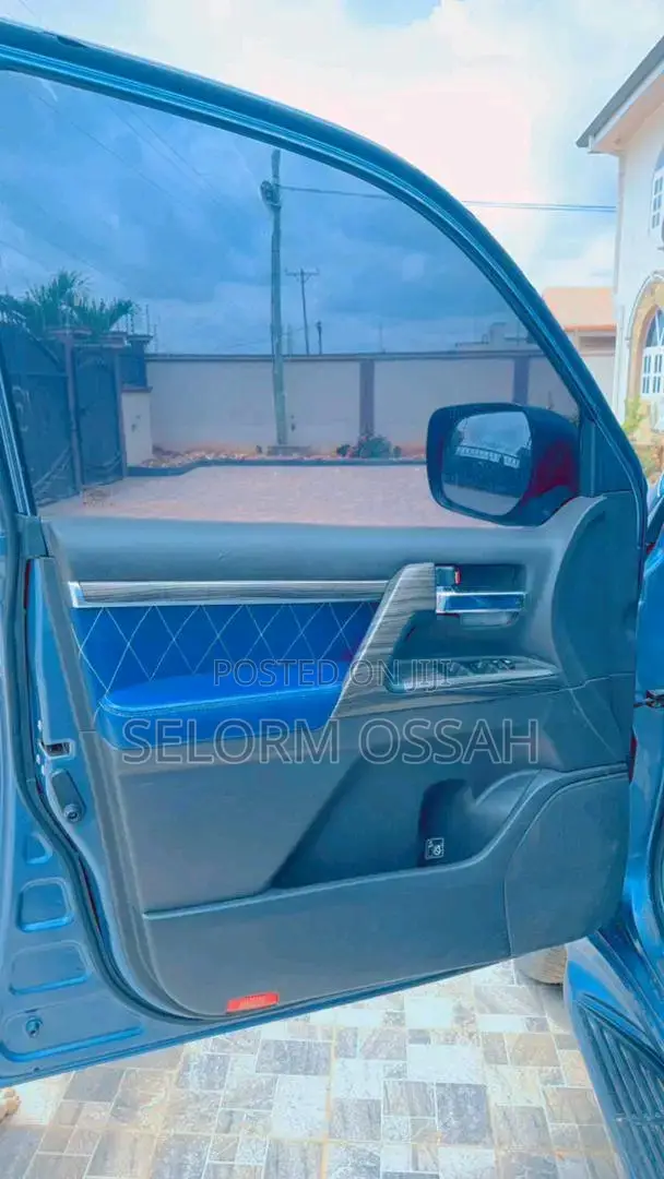 Toyota Land Cruiser 2018 Blue