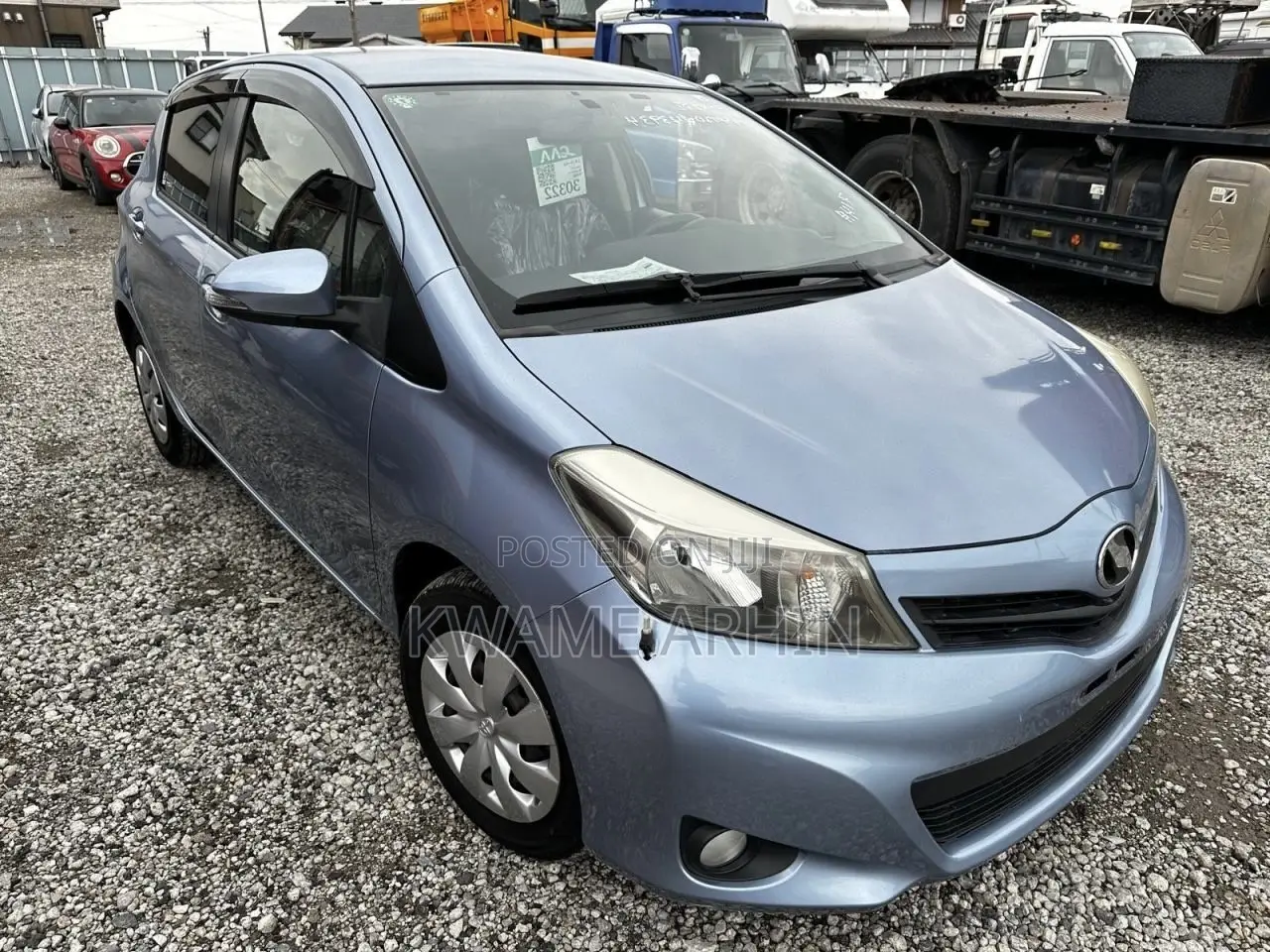 Toyota Vitz 1.3 FWD 5dr 2013 Blue