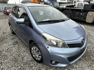 Toyota Vitz 1.3 FWD 5dr 2013 Blue