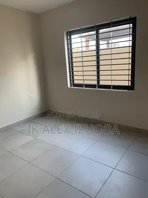 3bdrm Bungalow in Lakeside for sale