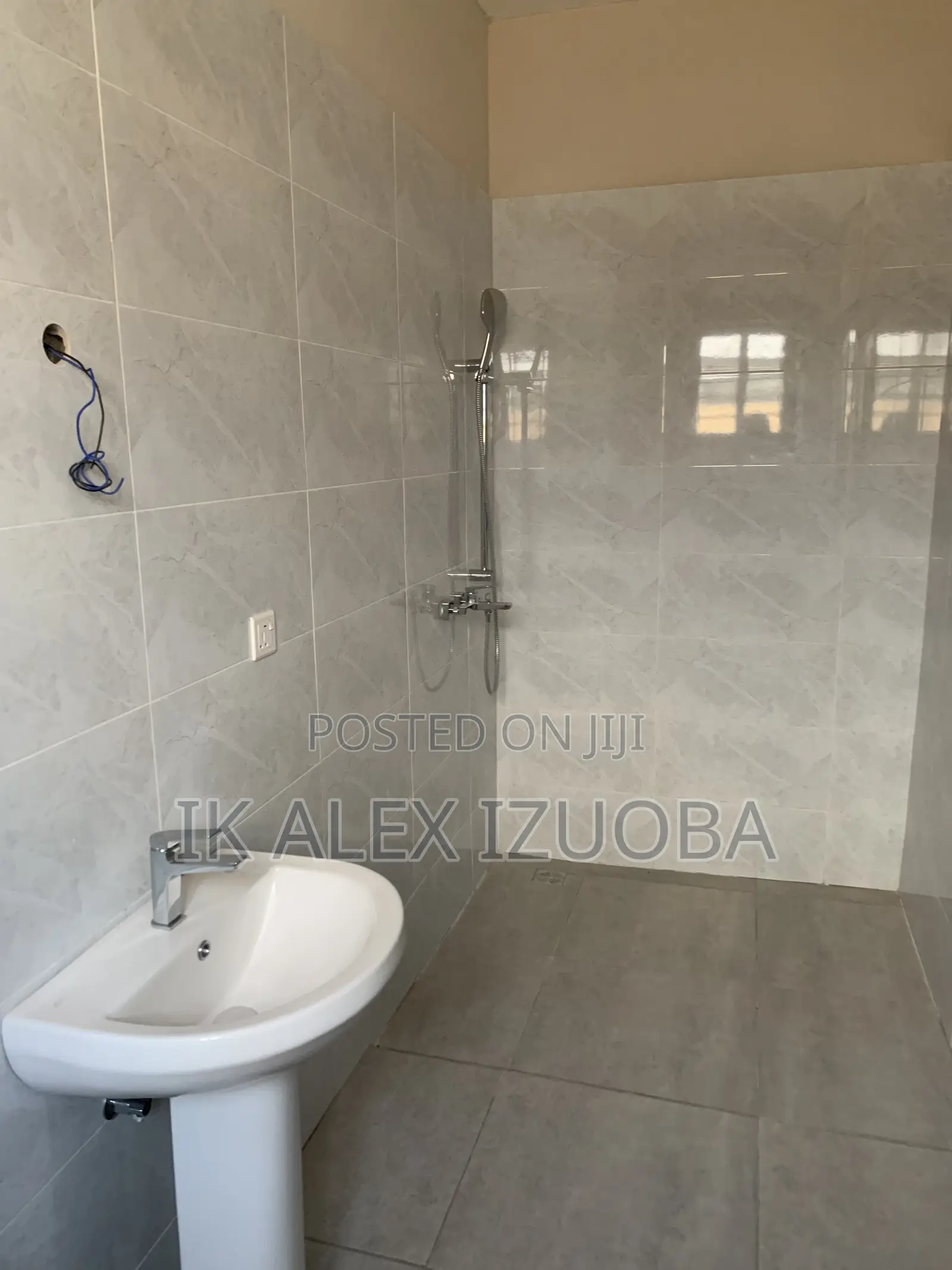 3bdrm Bungalow in Lakeside for sale