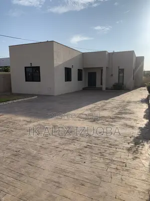 3bdrm Bungalow in Lakeside for sale