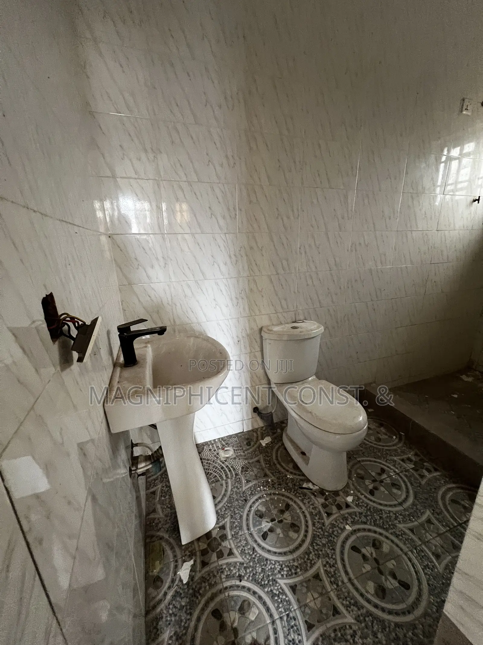 2bdrm Apartment in Lakeside, Ashaley Botwe for rent
