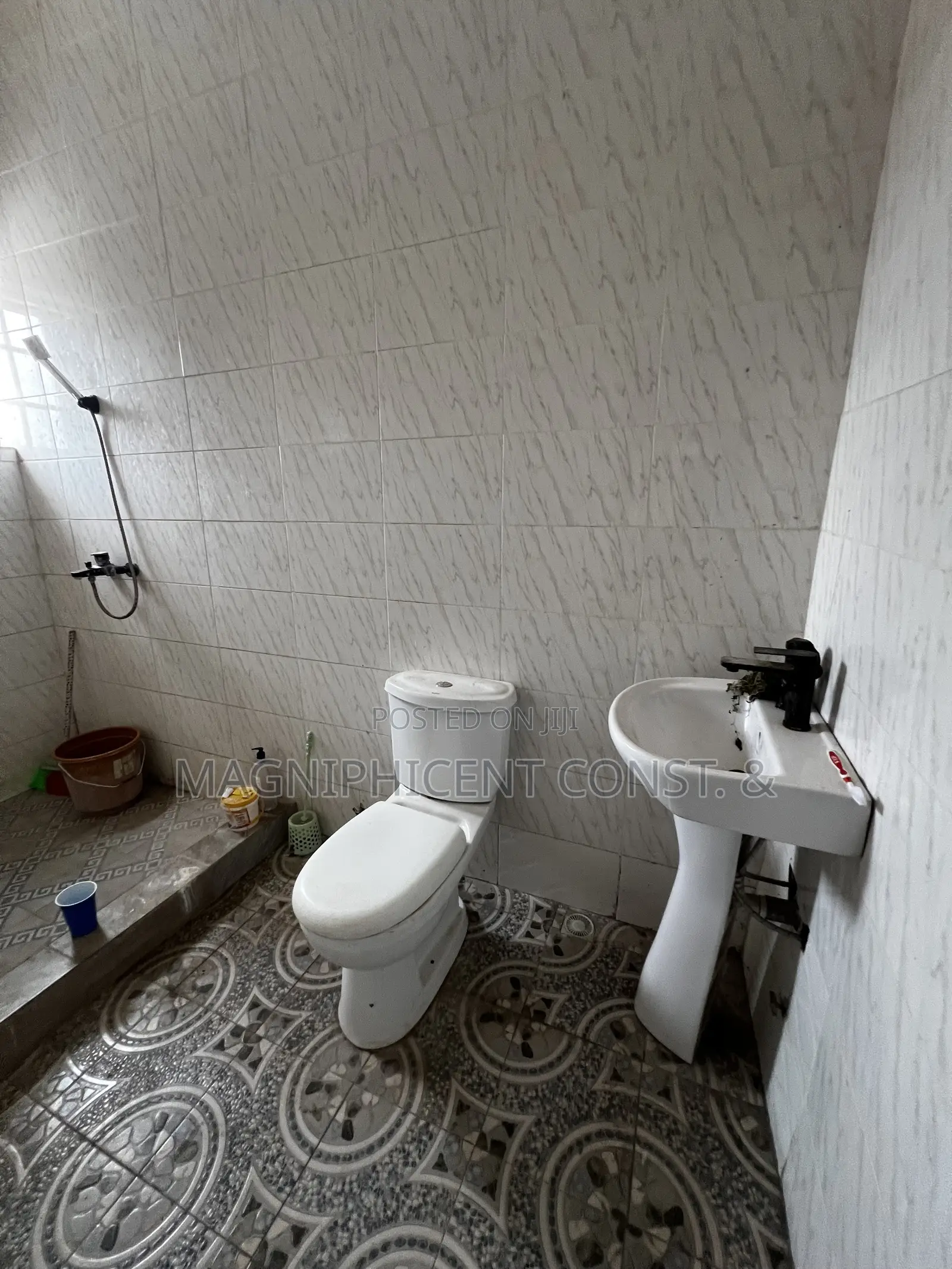 2bdrm Apartment in Lakeside, Ashaley Botwe for rent
