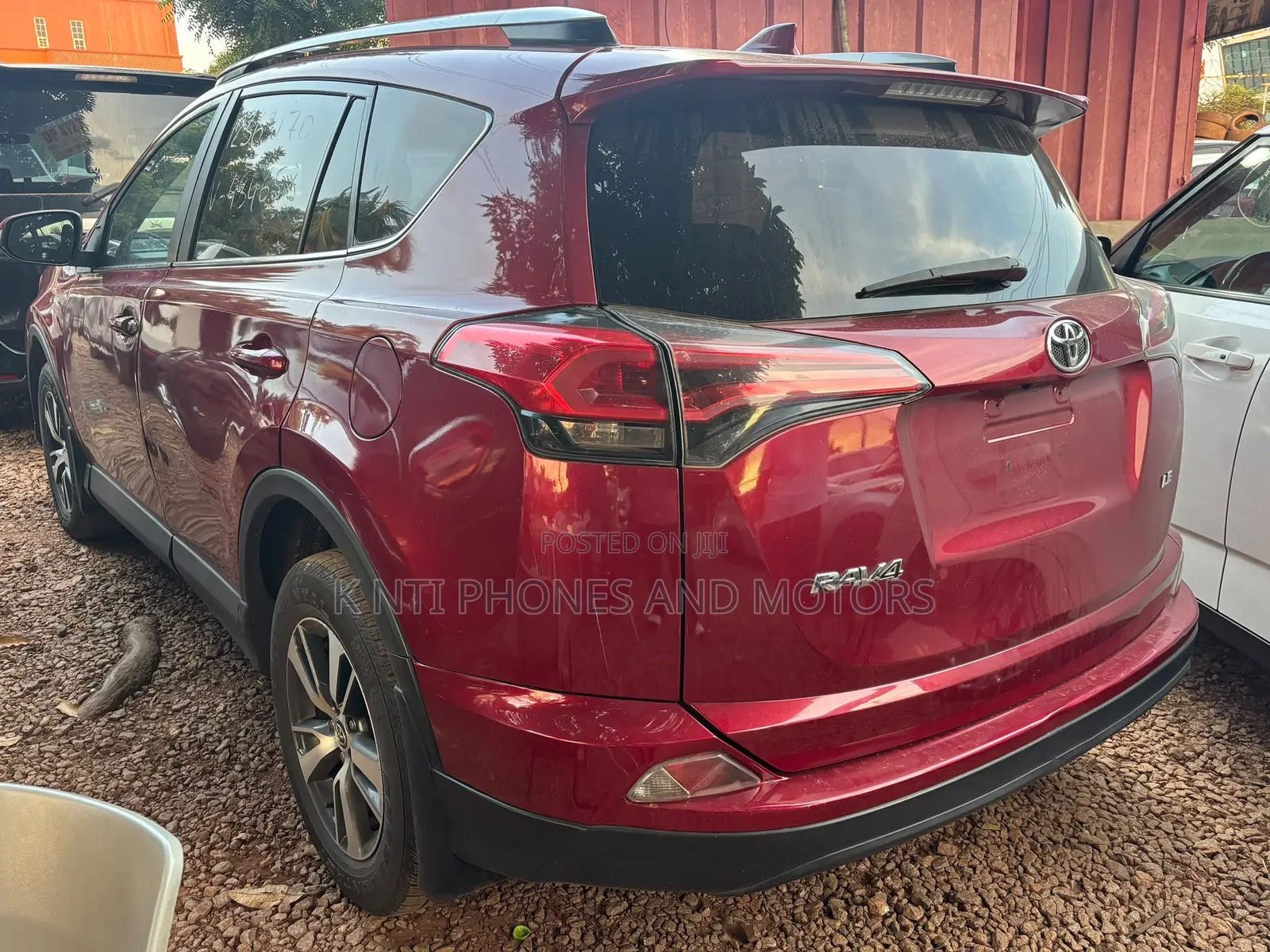 Toyota RAV4 LE 4dr SUV AWD (2.5L 4cyl 6A) 2018 Red