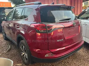 Toyota RAV4 LE 4dr SUV AWD (2.5L 4cyl 6A) 2018 Red