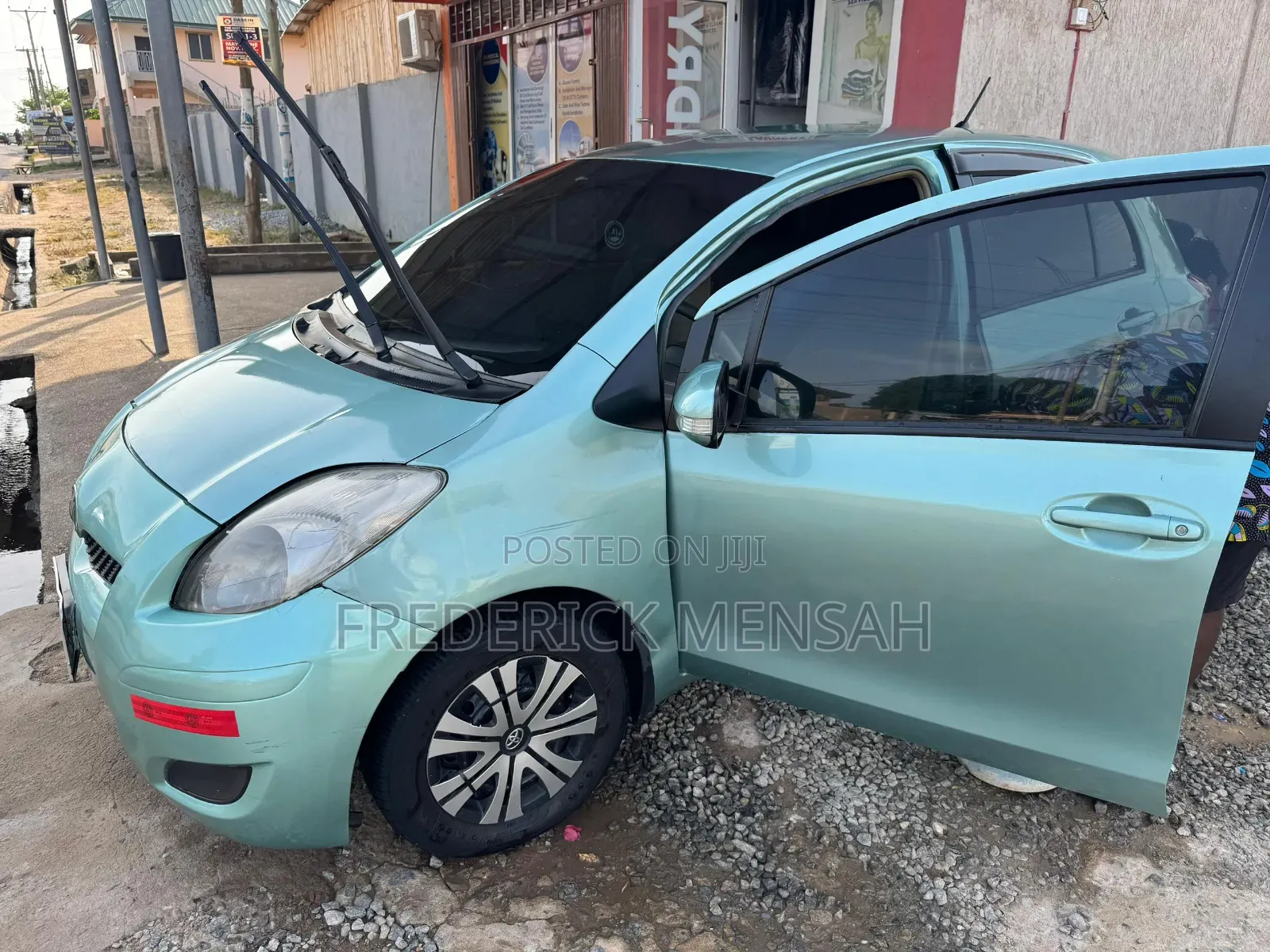 Toyota Vitz 1.3 AWD 3dr 2010 Silver