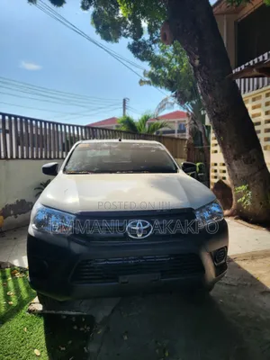 New Toyota Hilux 2025 White