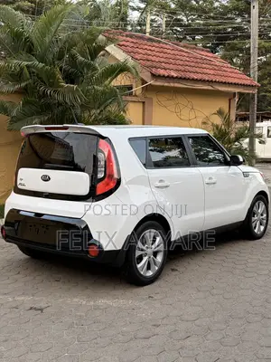 Kia Soul Hatchback 2016 White