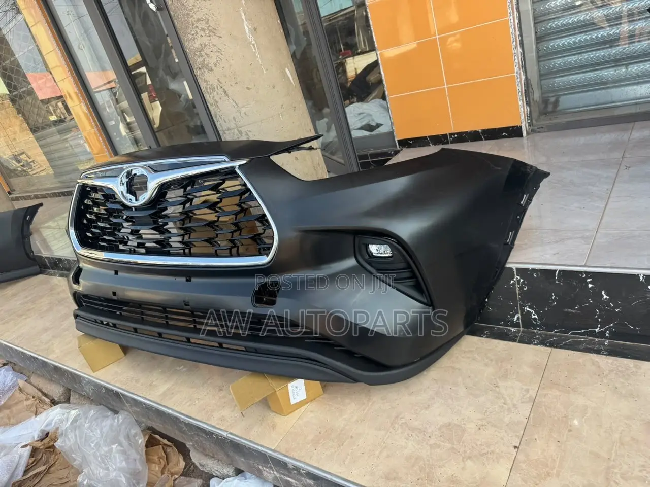 Highlander 2020 Front Bumper With Chrome Grille