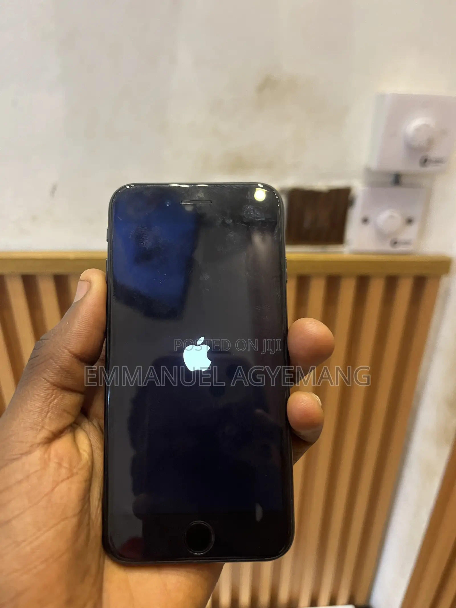 New Apple iPhone SE (2020) 64 GB Black