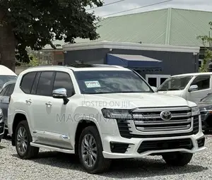 Toyota Land Cruiser 2024 White