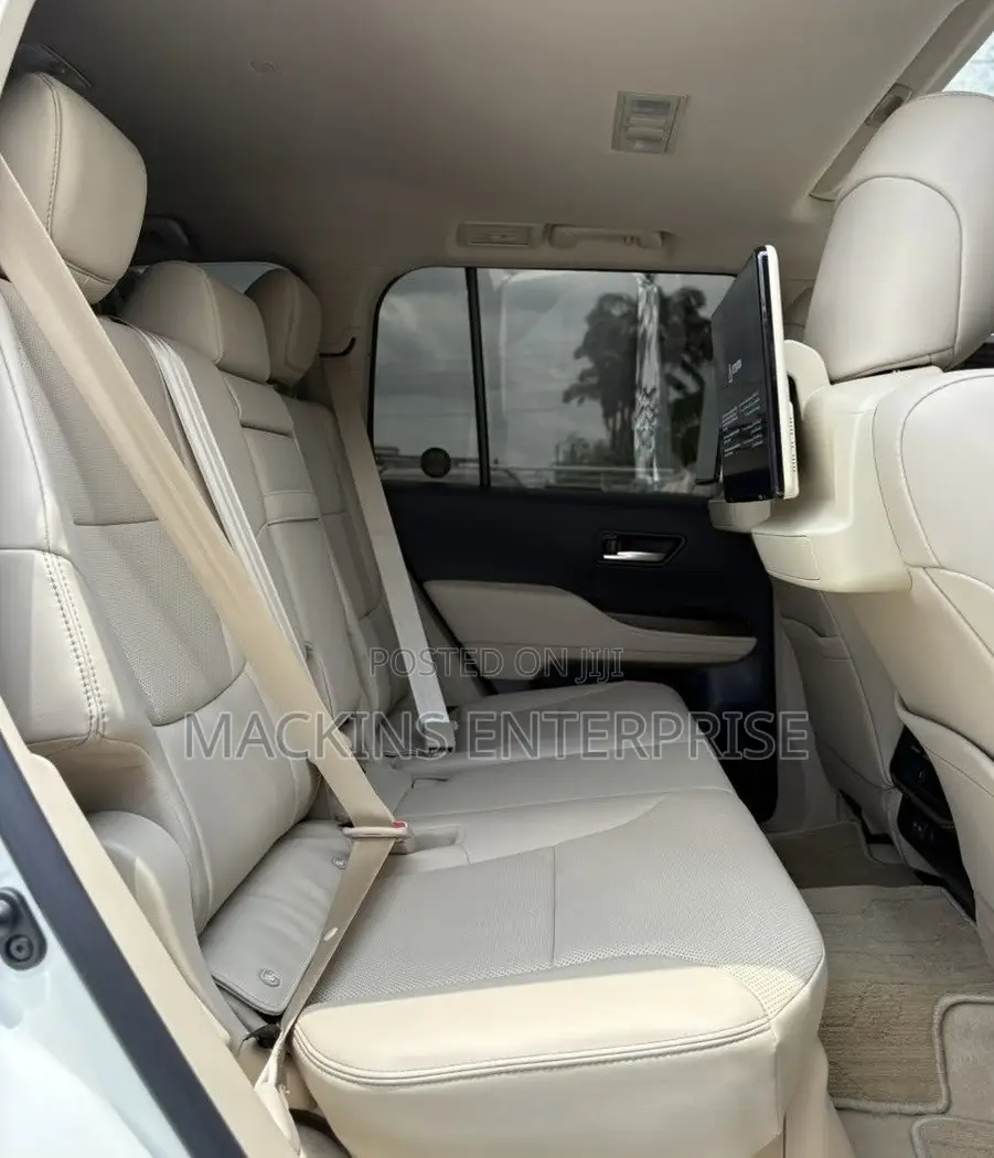 Toyota Land Cruiser 2024 White