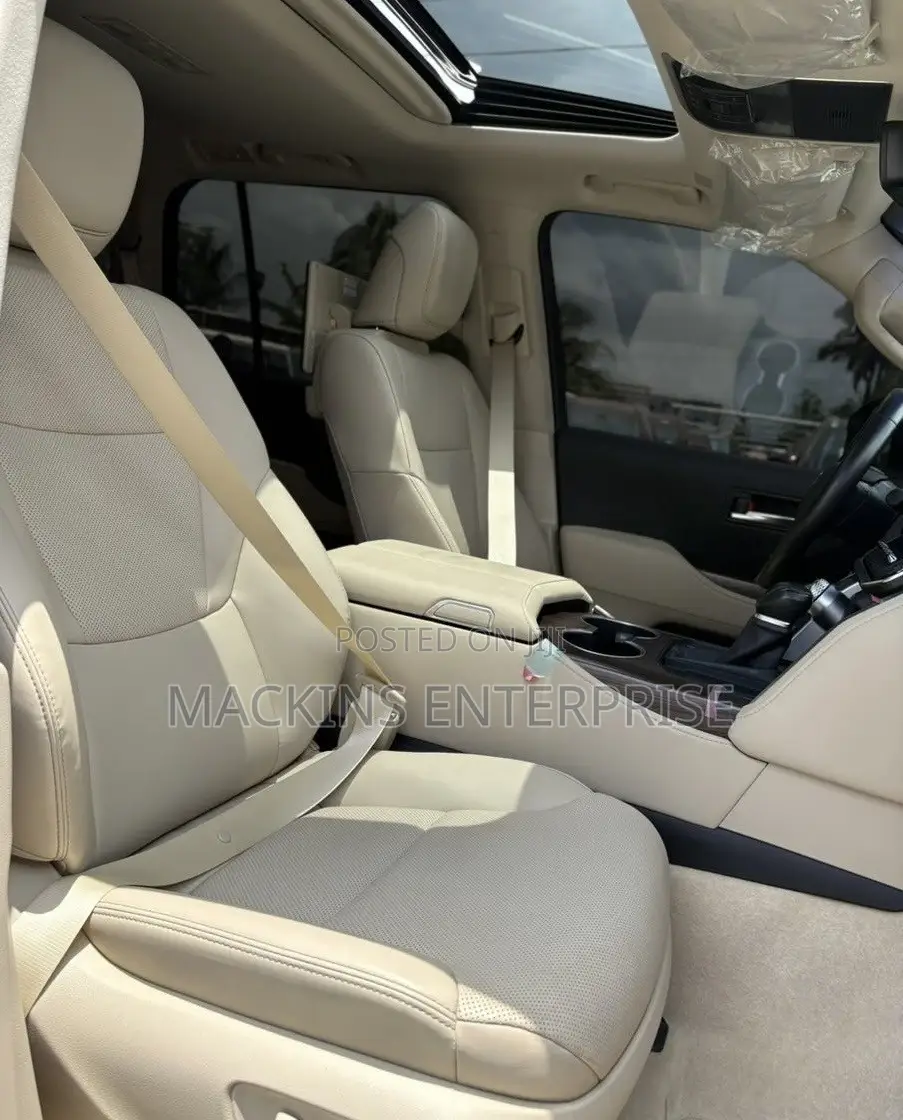 Toyota Land Cruiser 2024 White