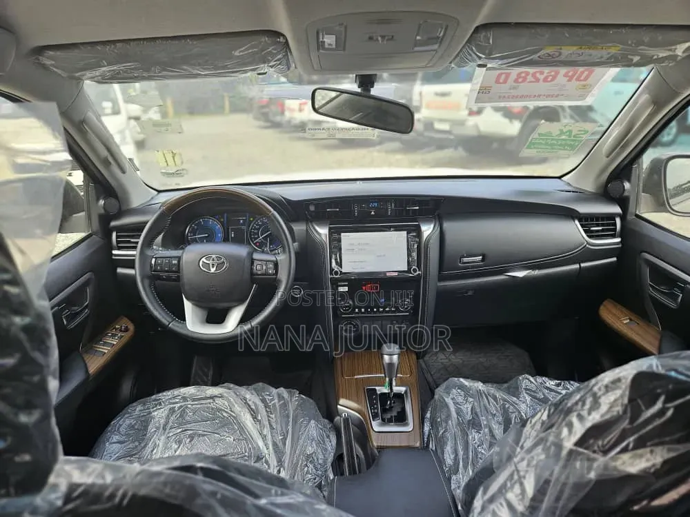 Toyota Fortuner 2.8 D AWD 2022 Brown