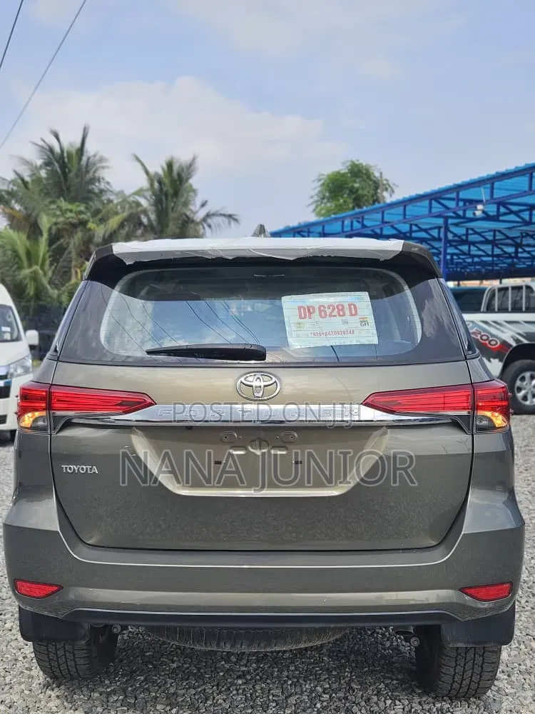 Toyota Fortuner 2.8 D AWD 2022 Brown