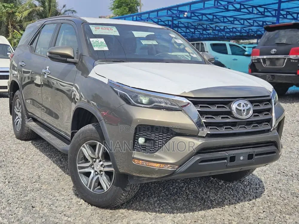 Toyota Fortuner 2.8 D AWD 2022 Brown