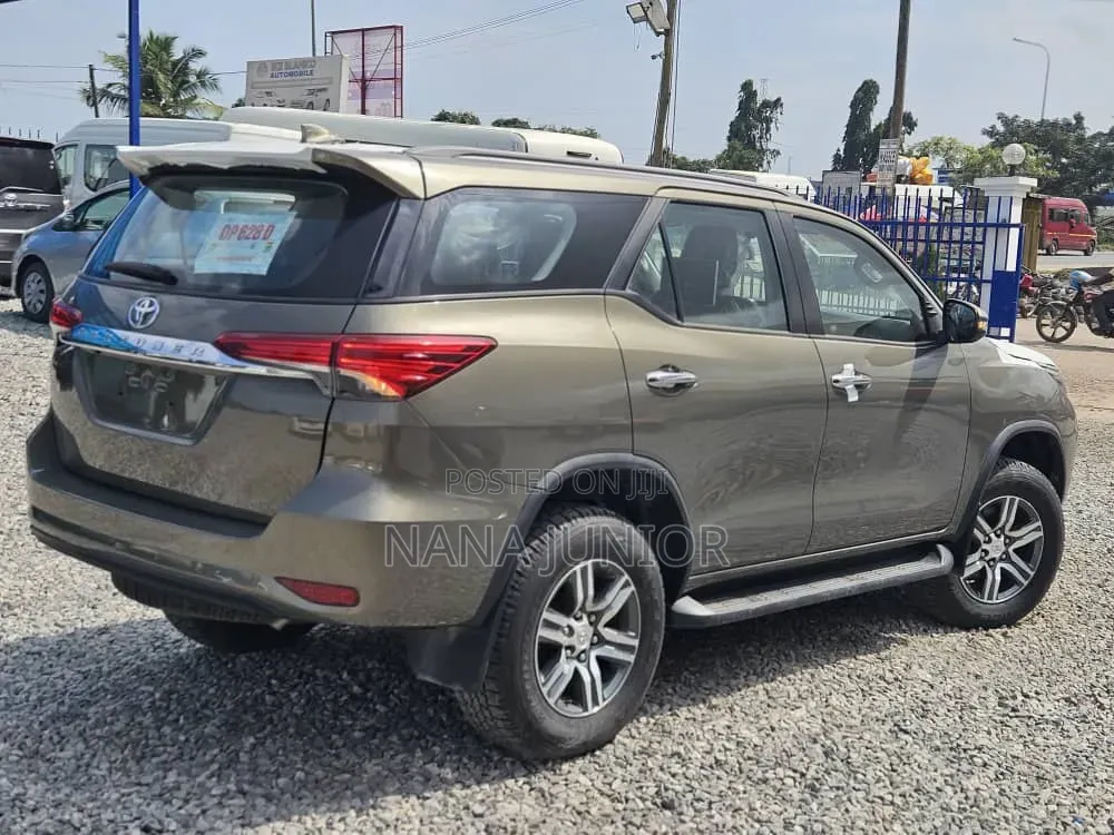 Toyota Fortuner 2.8 D AWD 2022 Brown