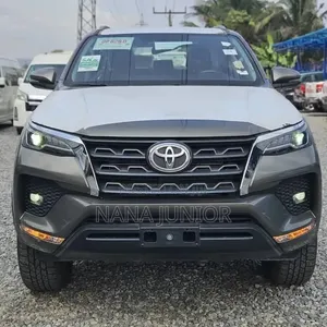 Toyota Fortuner 2.8 D AWD 2022 Brown