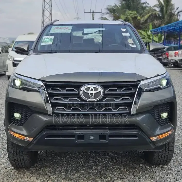 Toyota Fortuner 2.8 D AWD 2022 Brown