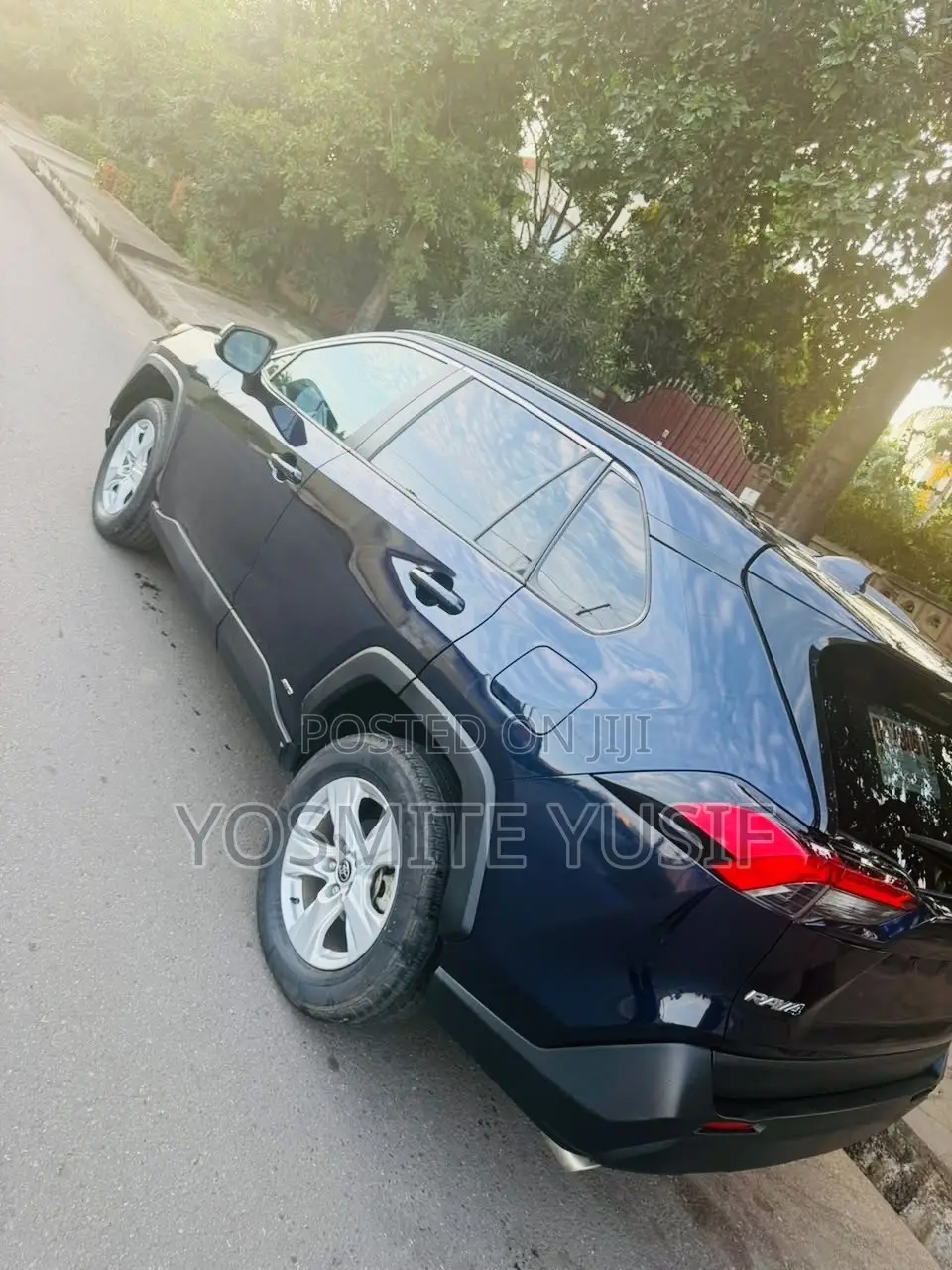 Toyota RAV4 XLE 2021 Blue