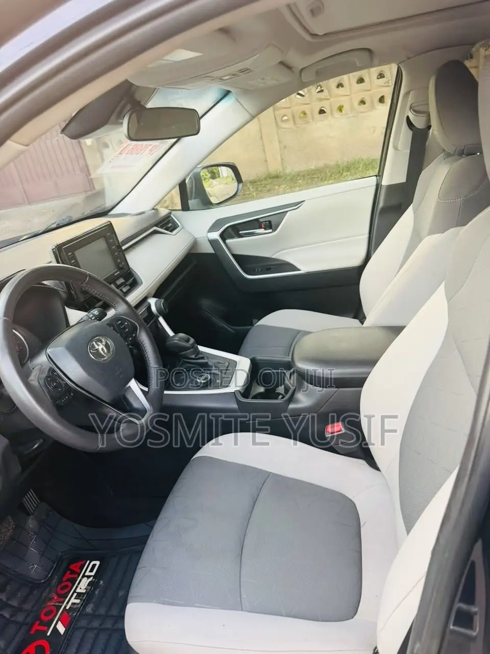 Toyota RAV4 XLE 2021 Blue