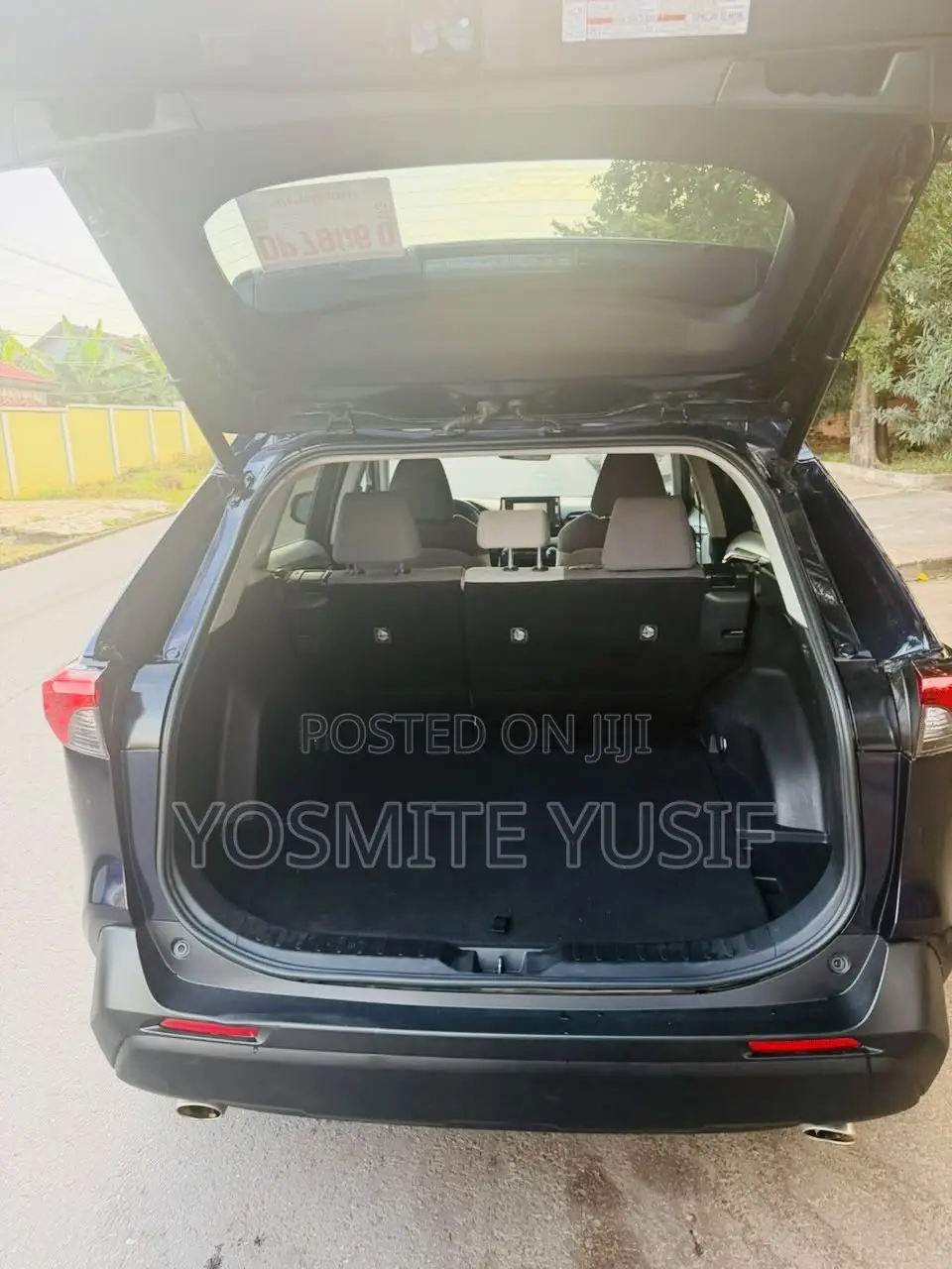 Toyota RAV4 XLE 2021 Blue