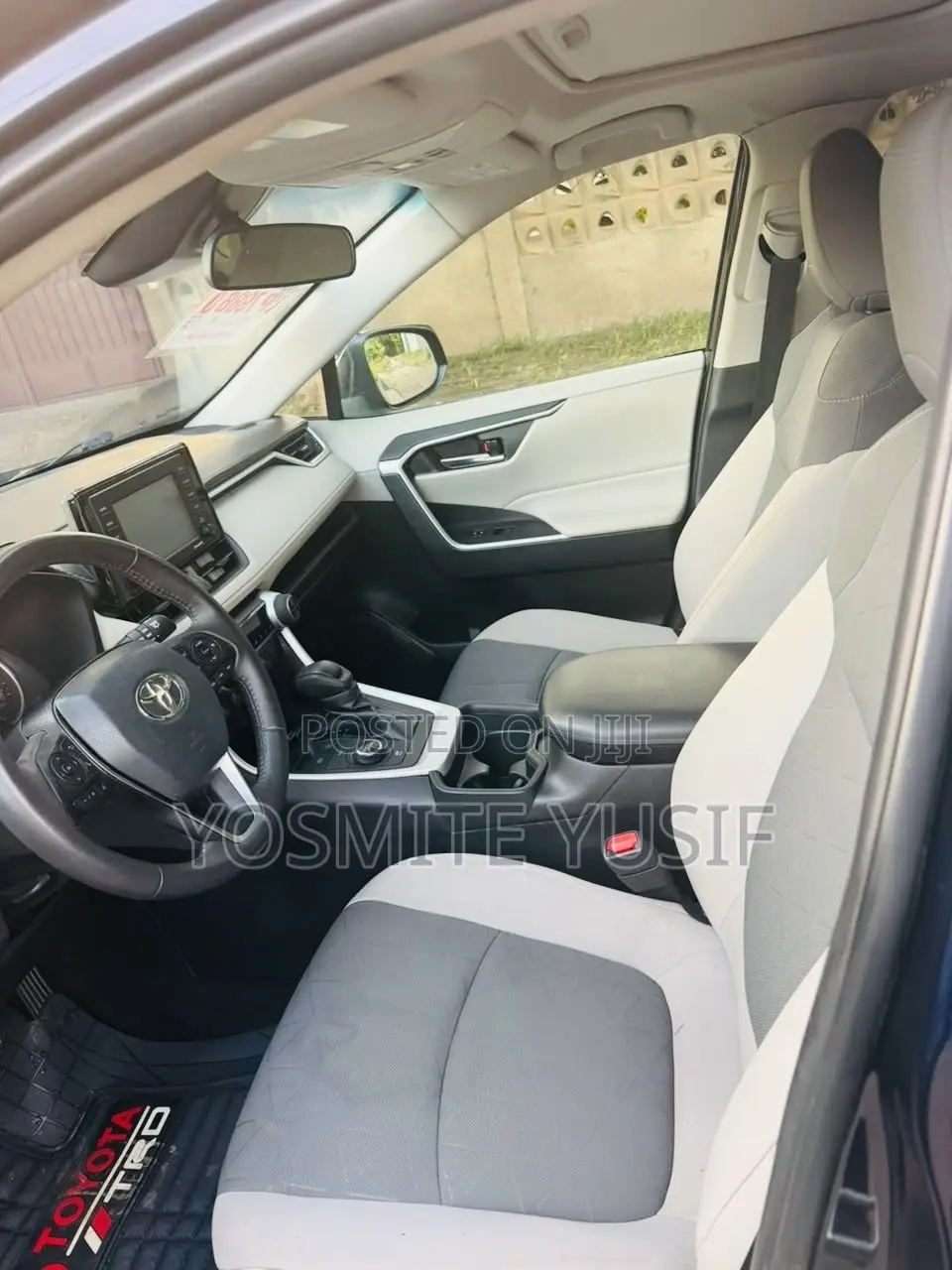 Toyota RAV4 XLE 2021 Blue