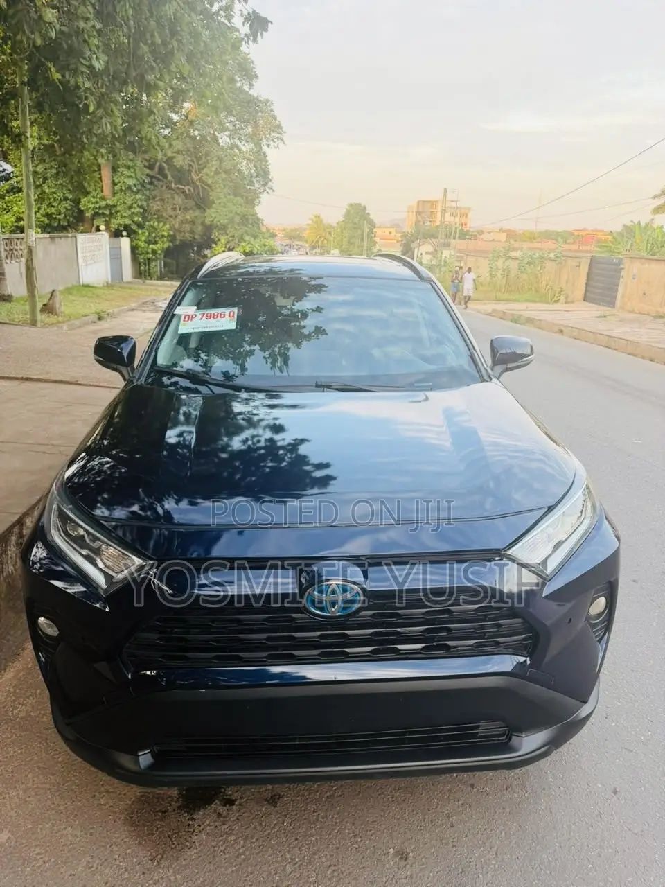 Toyota RAV4 XLE 2021 Blue