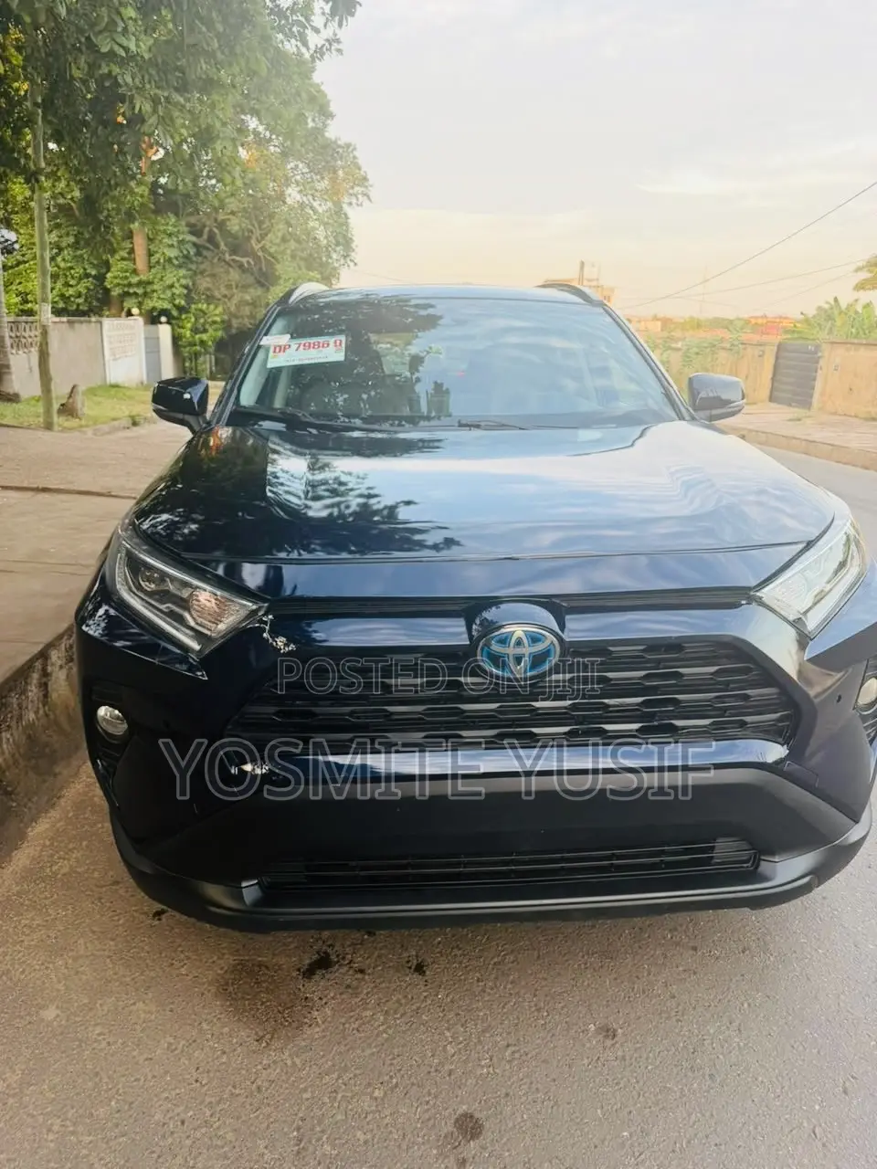Toyota RAV4 XLE 2021 Blue