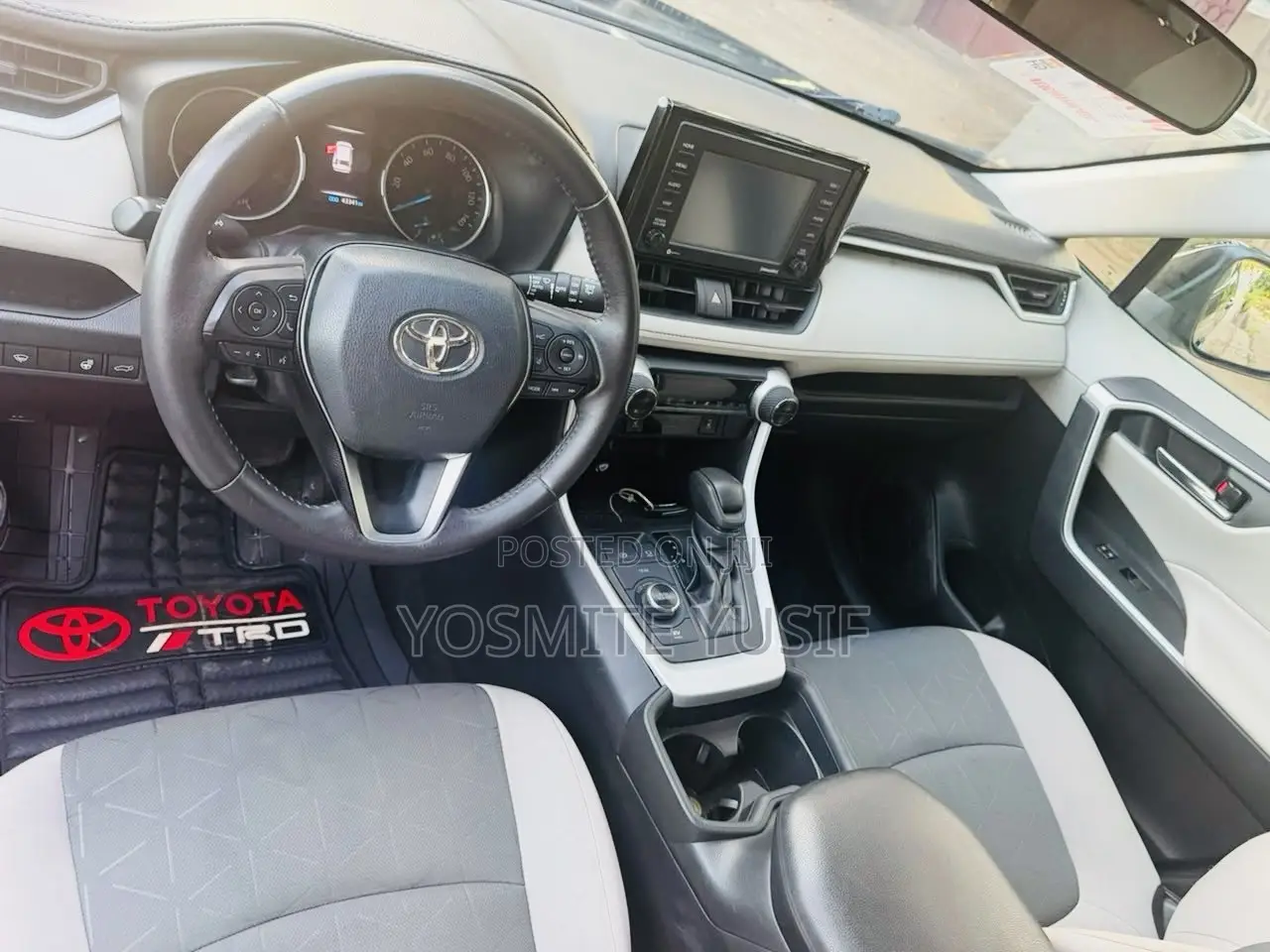 Toyota RAV4 XLE 2021 Blue