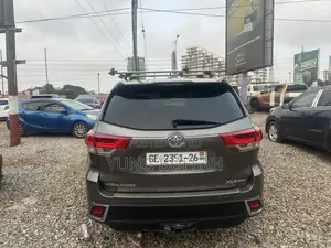 Toyota Highlander Limited 2019 Gray
