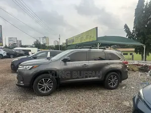 Toyota Highlander Limited 2019 Gray