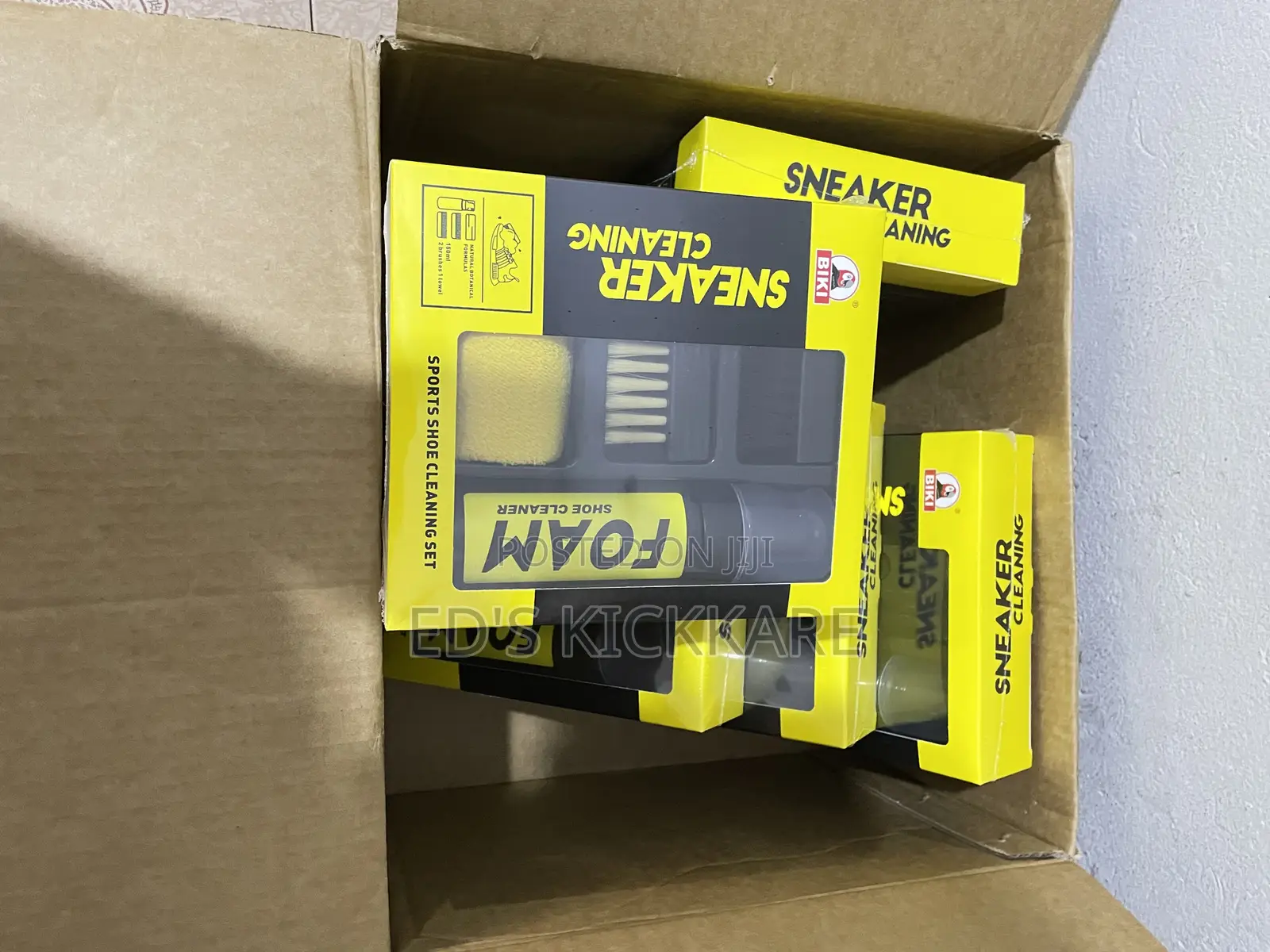 Sneaker Cleaning Kit & Sneaker Quick Wet Wipes