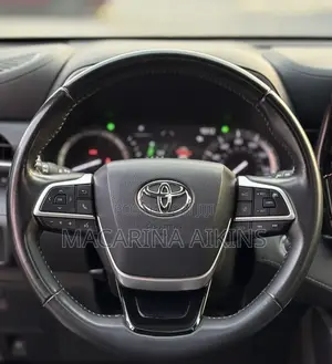 Toyota Highlander XSE 2022 Gray