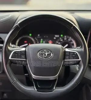 Toyota Highlander XSE 2022 Gray