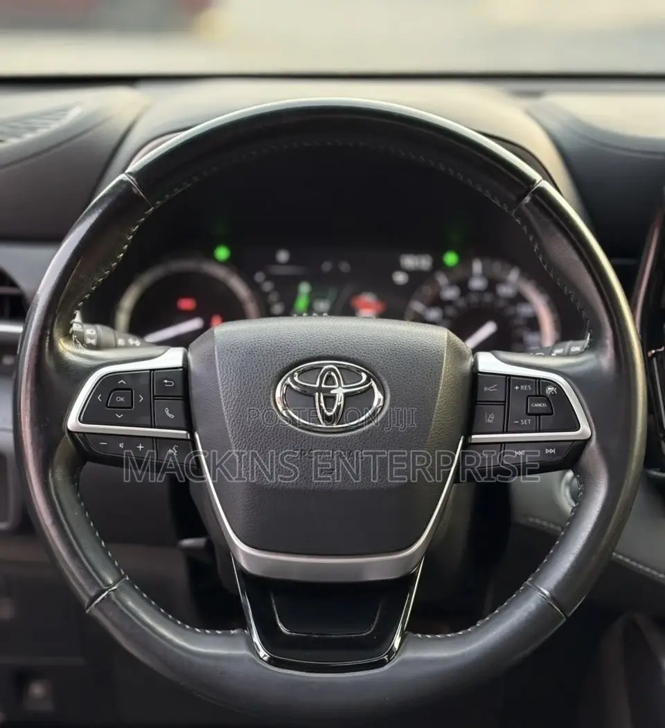 Toyota Highlander XSE 2022 Gray