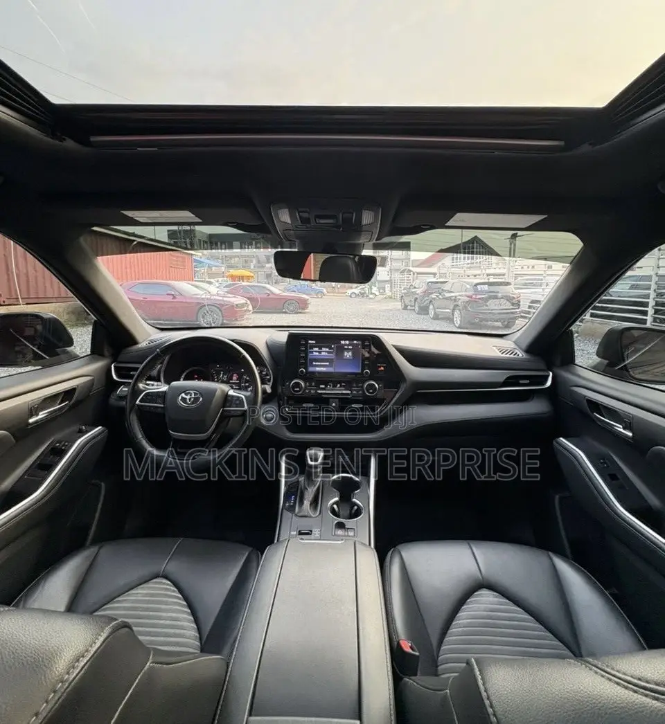 Toyota Highlander XSE 2022 Gray