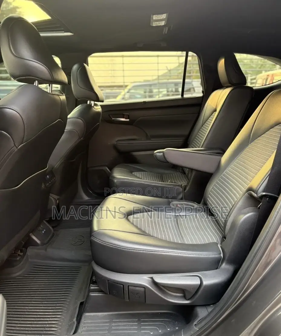Toyota Highlander XSE 2022 Gray