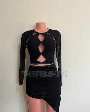 Black Pretty Little Thing Long Sleeve Crop Top