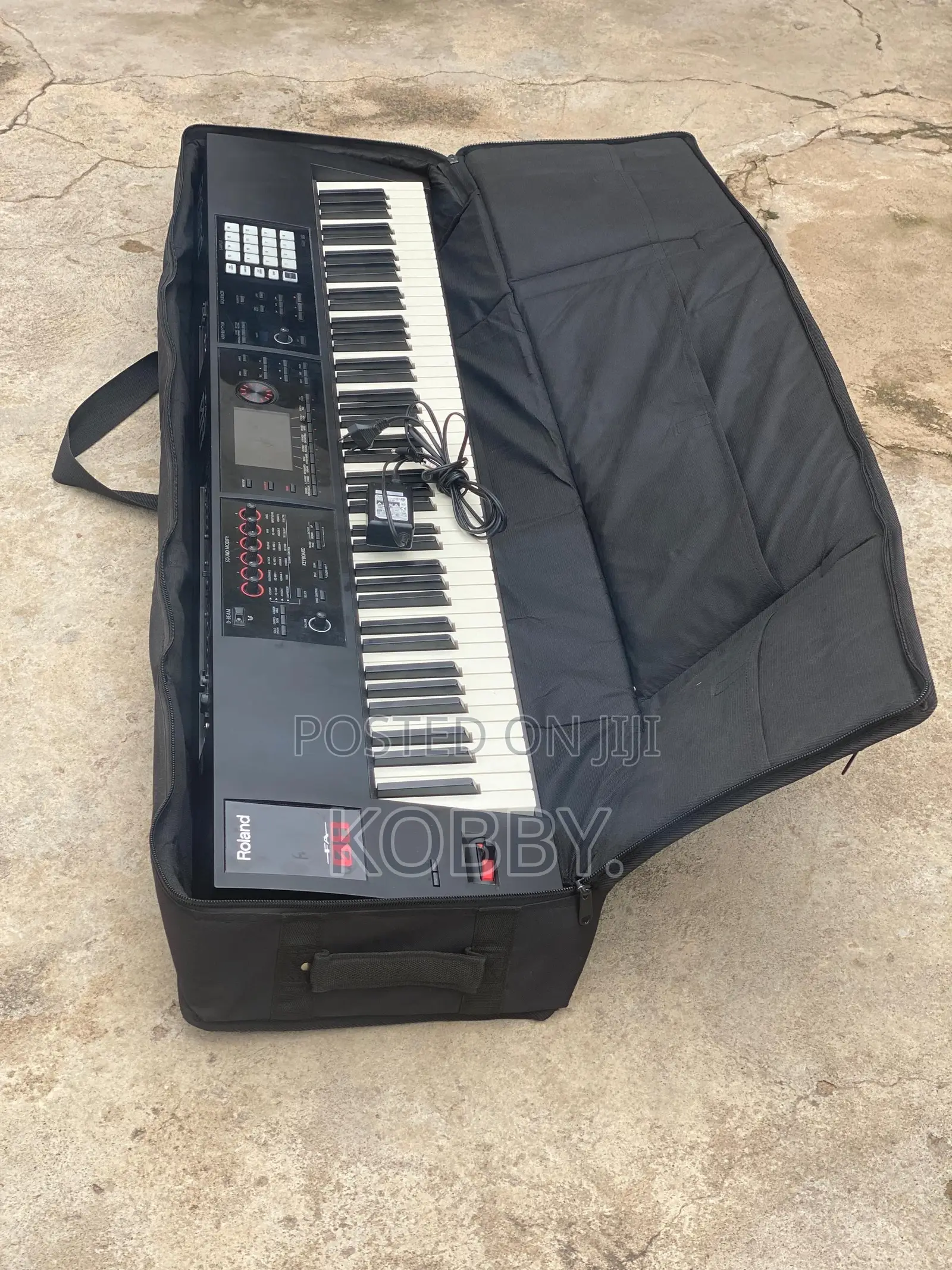 Roland Fa08