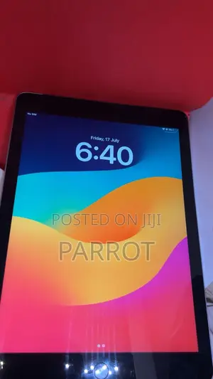 Apple iPad 9.7 32 GB Gray